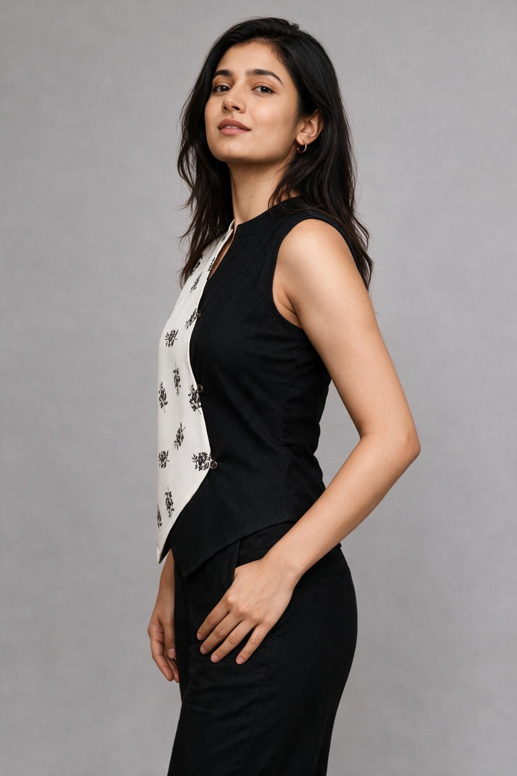 Contrast Bloom sleeveless Vest