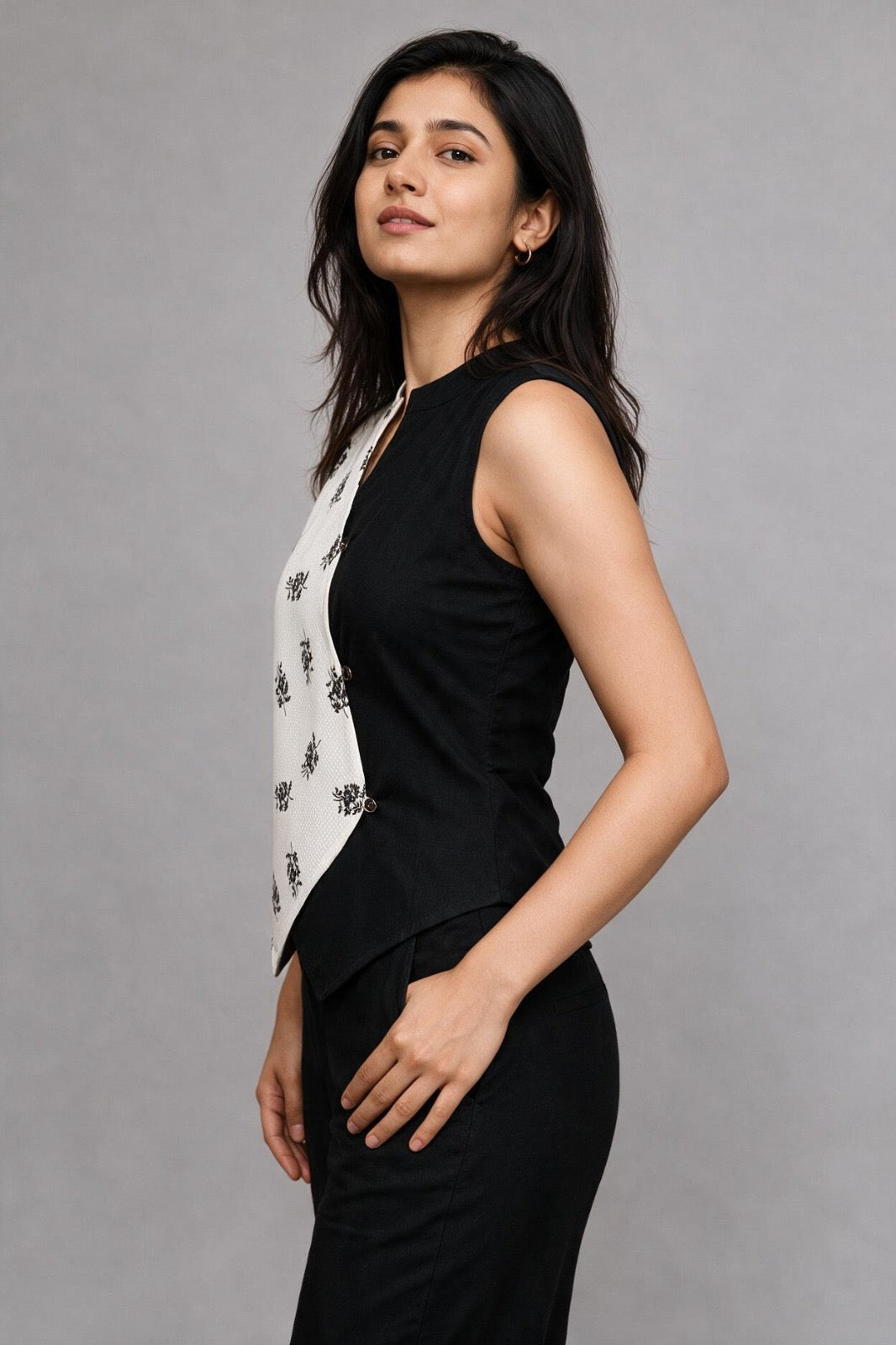 Contrast Bloom sleeveless Vest