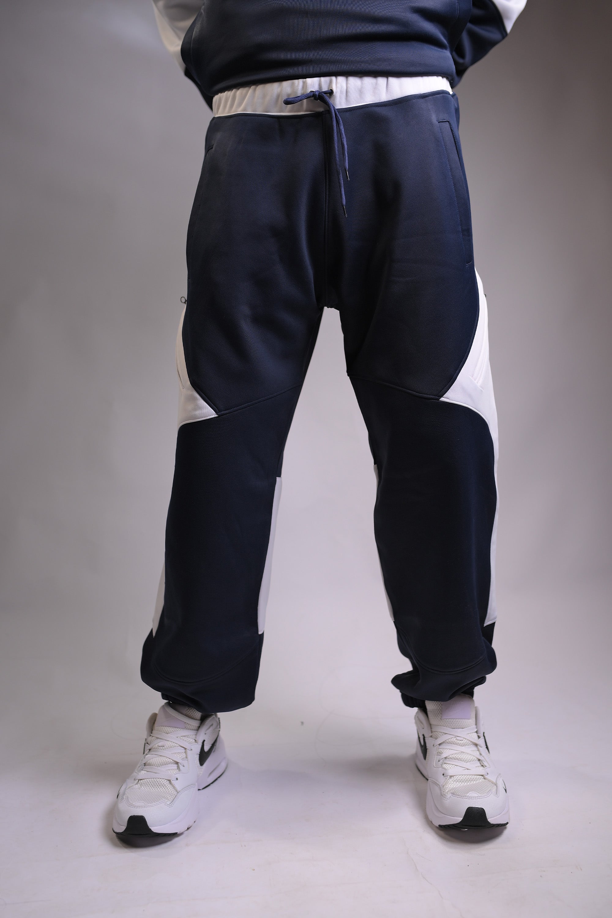 Dual-Tone Vortex Joggers – Navy & White