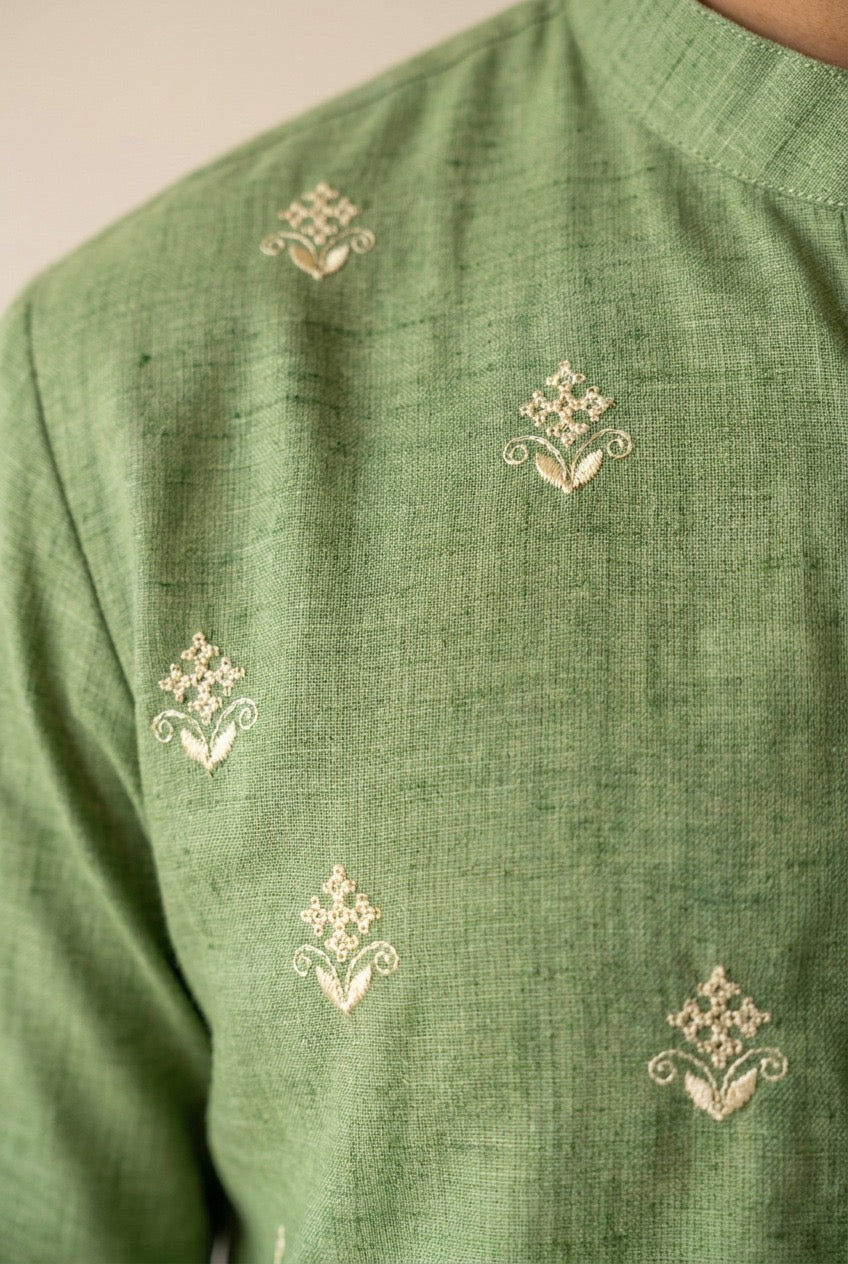Aakaar Geometric Embroidered  Kurta – Sage Green