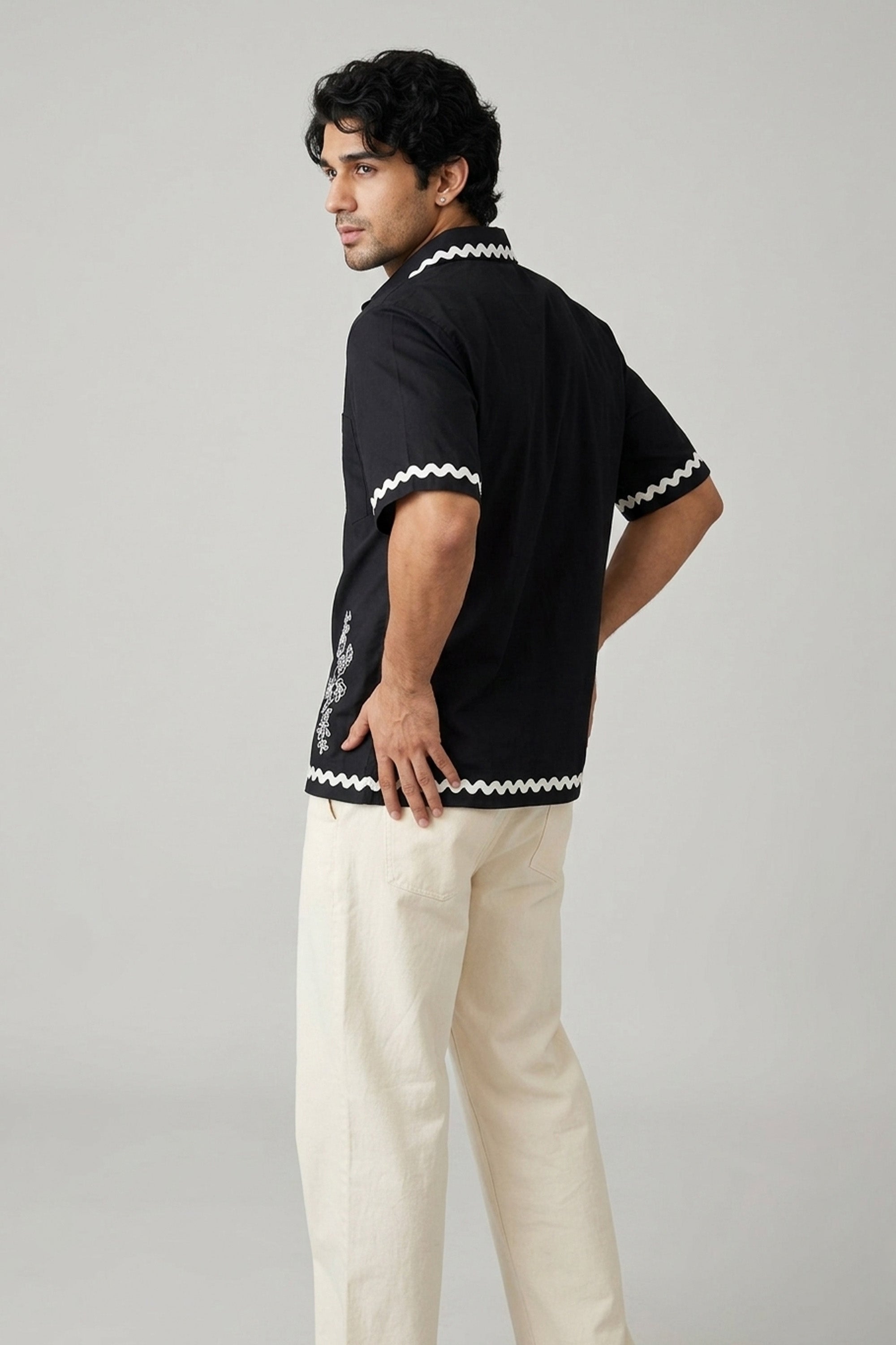 Ripple Line Embroidery Shirt