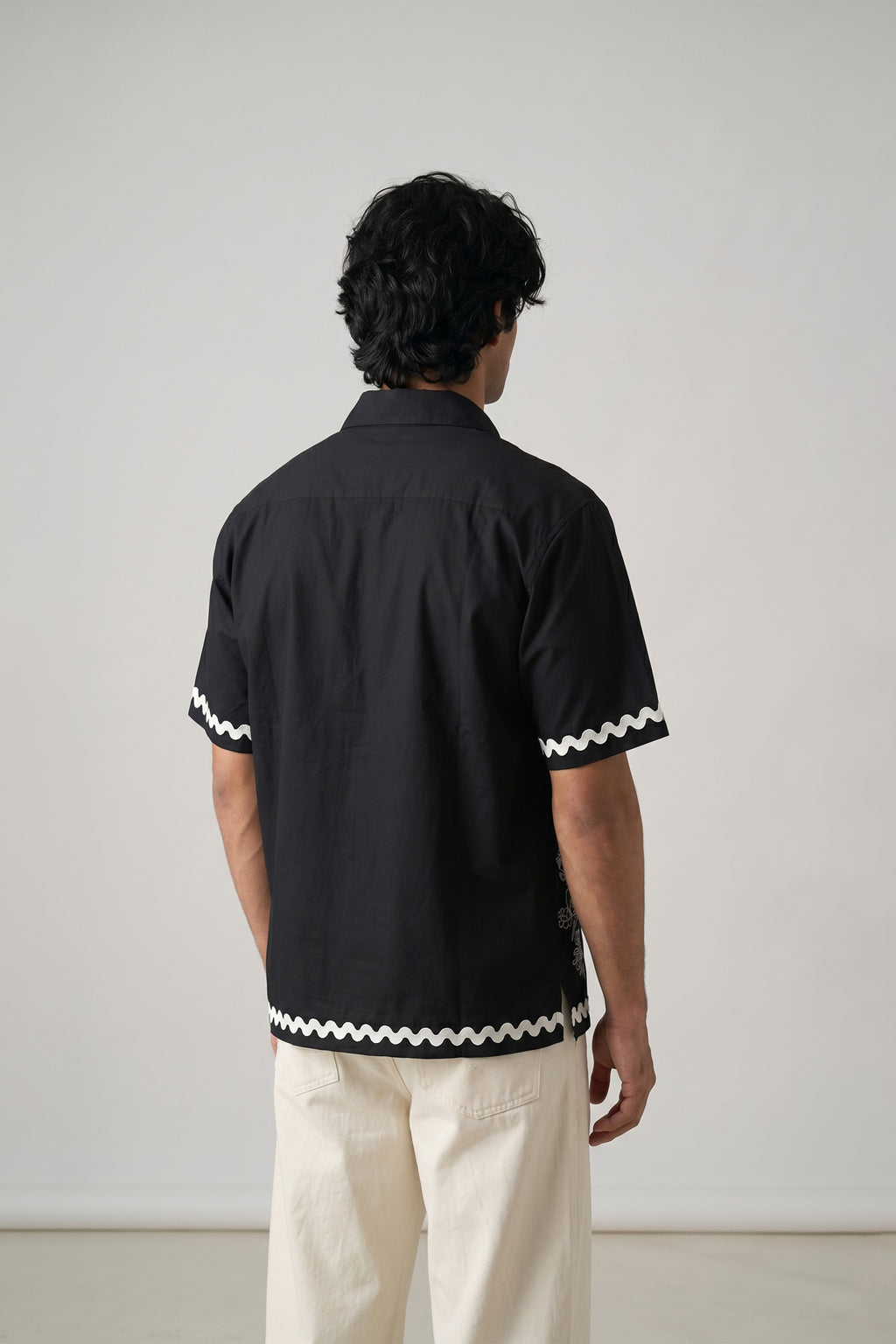 Ripple Line Embroidery Shirt
