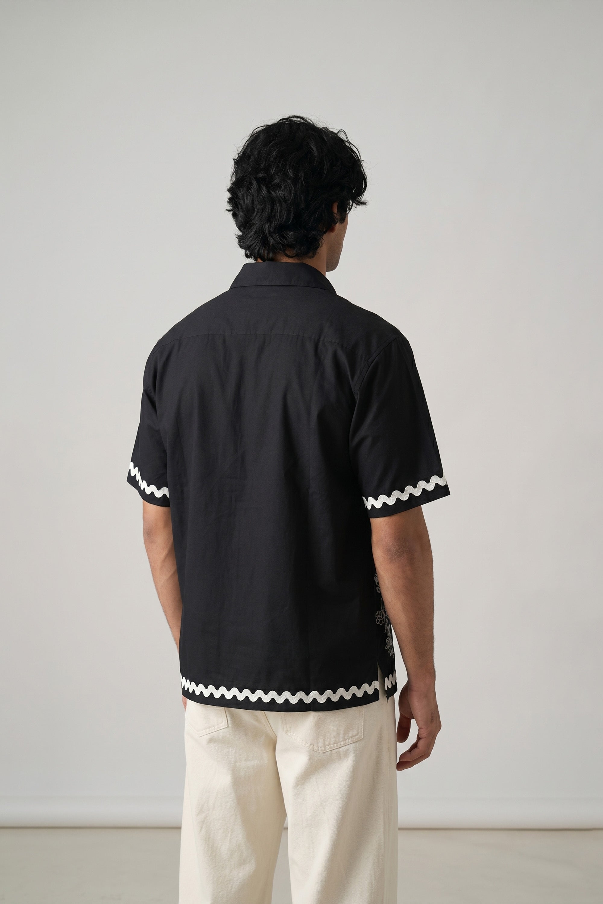 Ripple Line Embroidery Shirt